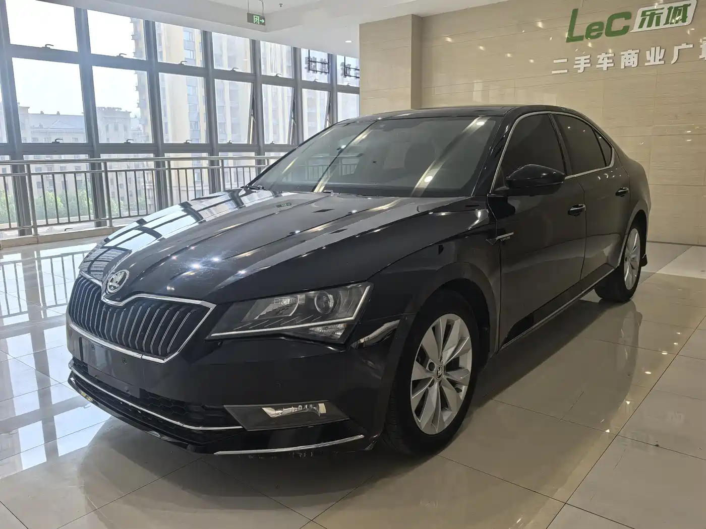 Škoda Superb 2018 TSI330 DSG Comfort Edition China V фото 2