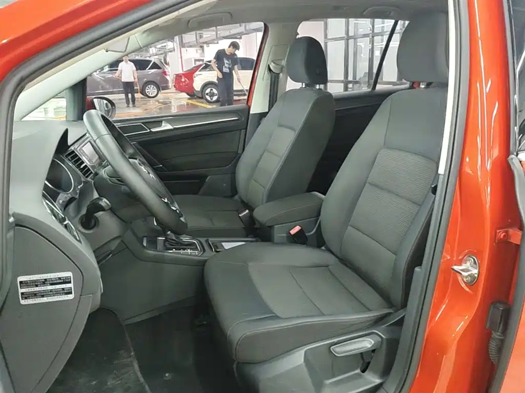 Volkswagen Golf Sportsvan 2016 230TSI Automatic Progressive фото 15