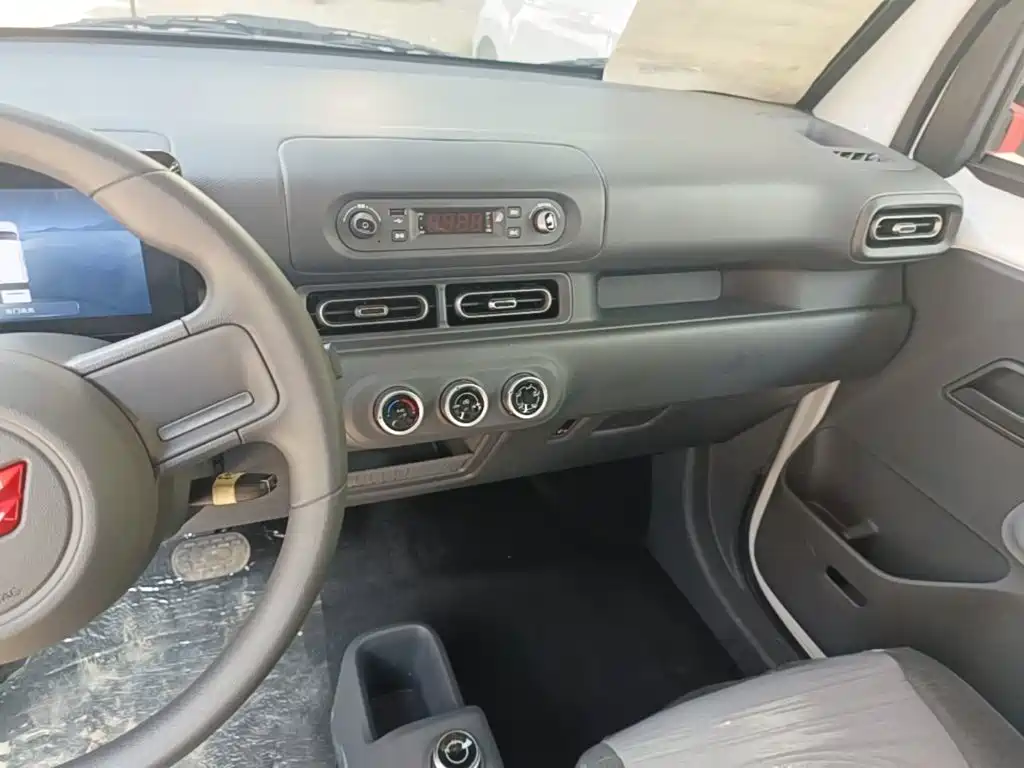 Wuling Motors Wuling Zhiguang NEV 2026 2025 Model 305km Base Version