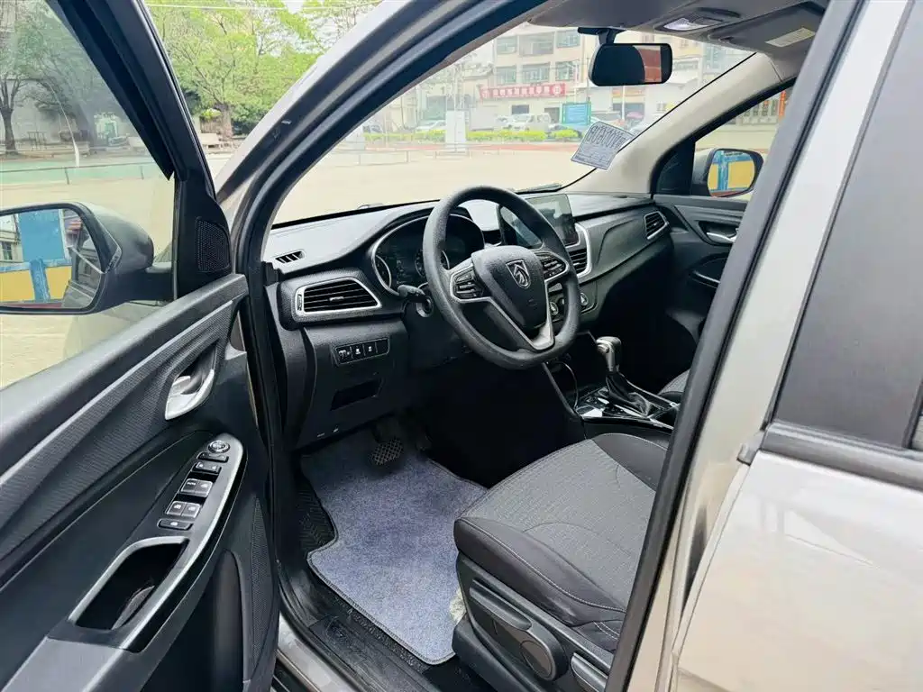 Baojun 730 2020 2019 1.5T CVT Fashion Edition 7-Seater China VI
