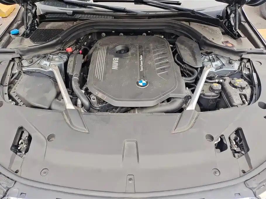 BMW 6 Series GT 2018 640i xDrive M Sport Package фото 10