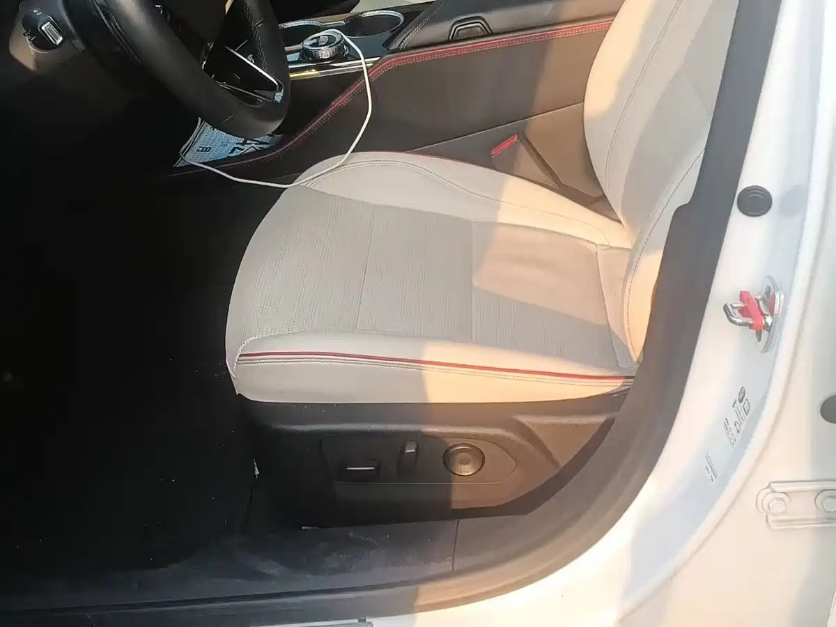 Cadillac GT4 2024 2023 25T Luxury Edition