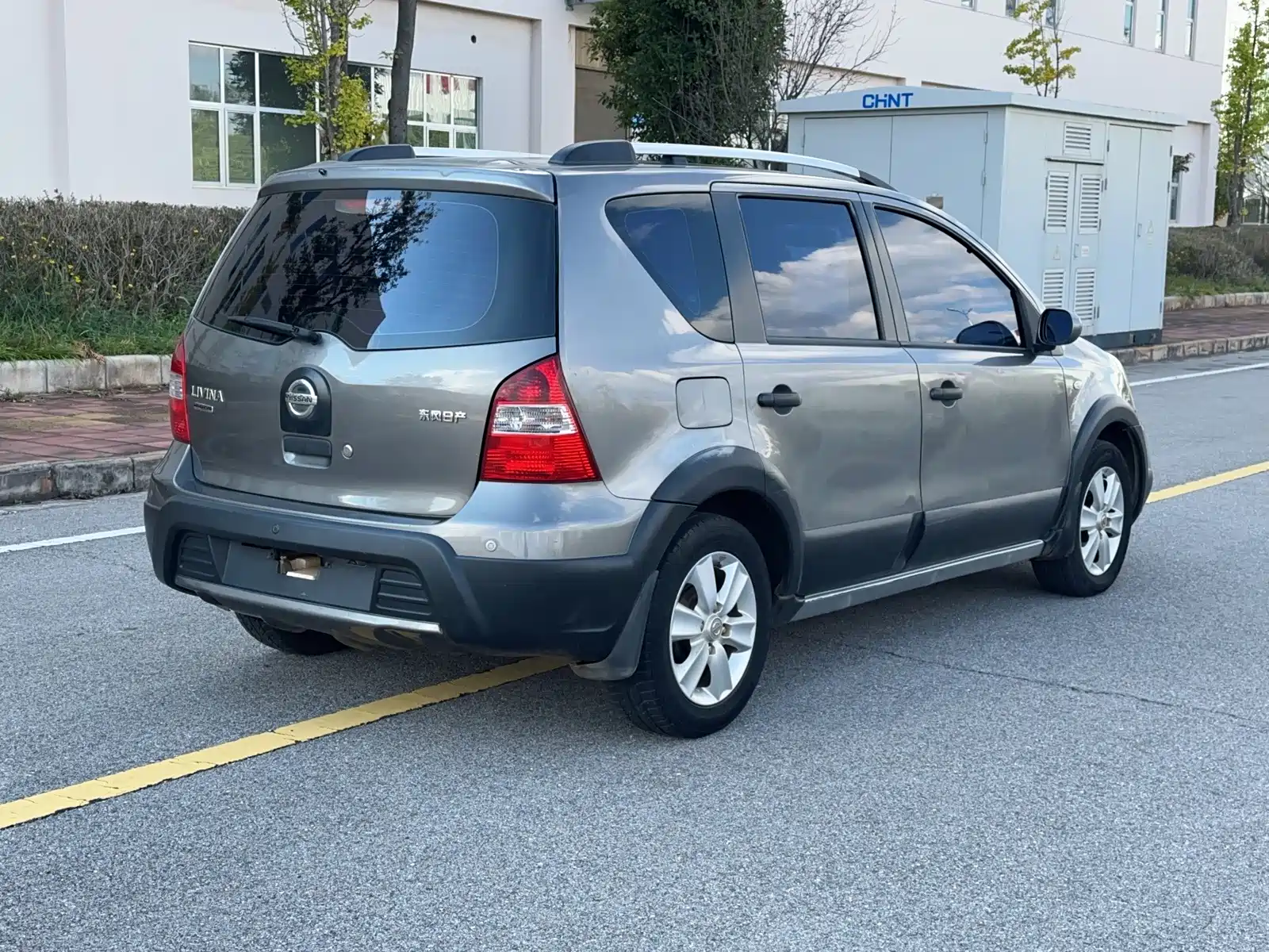 Photo 4 - Nissan Livina