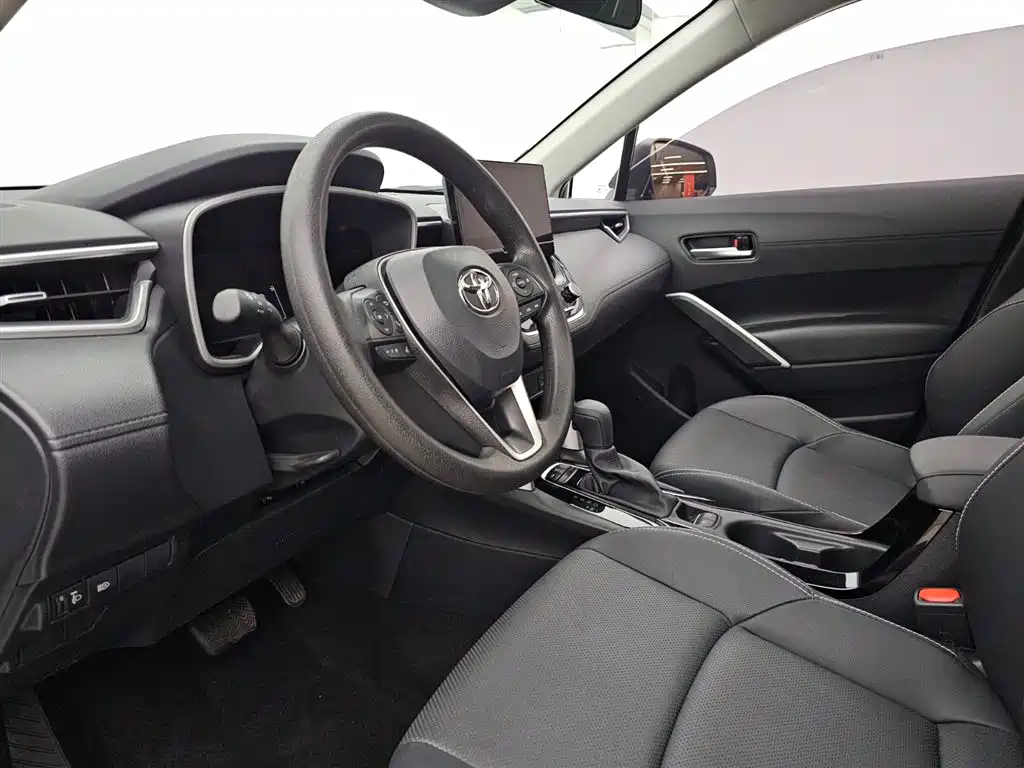 Toyota Frontlander 2023 2.0L CVT Luxury Edition фото 8