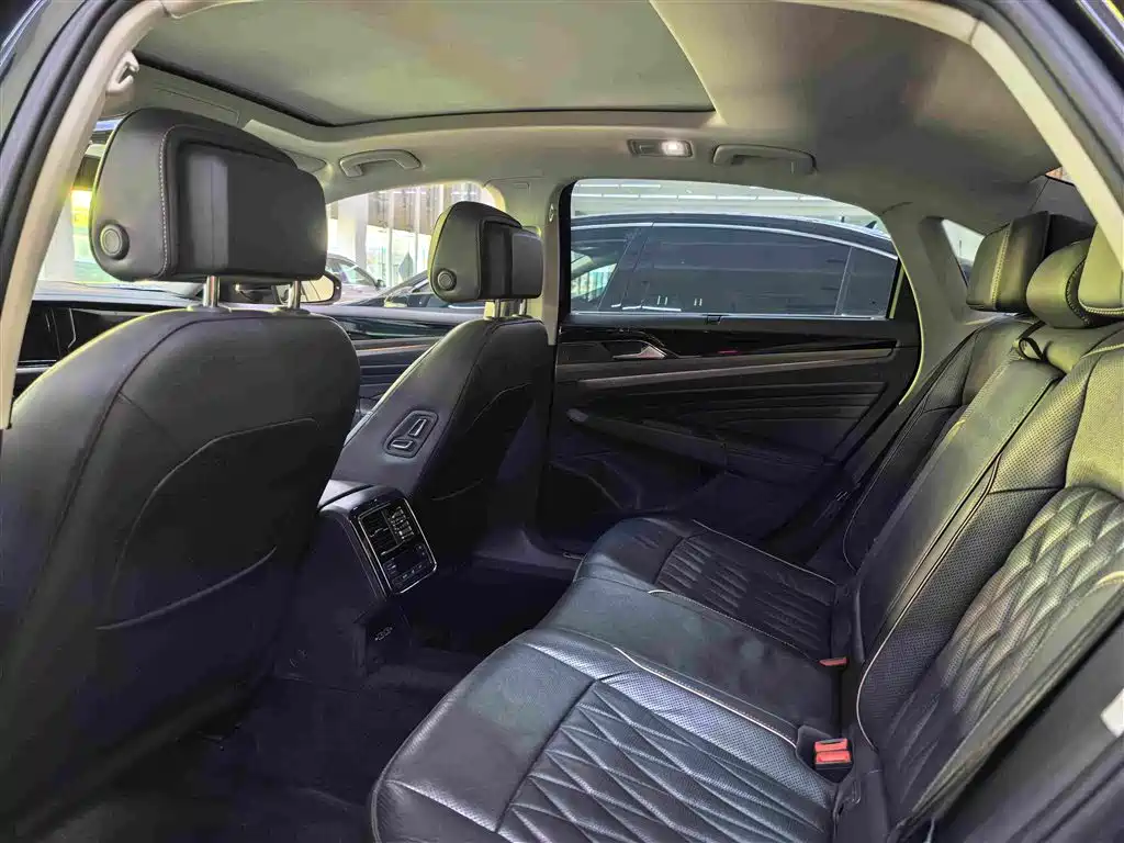 Фото 7 - Volkswagen Passat