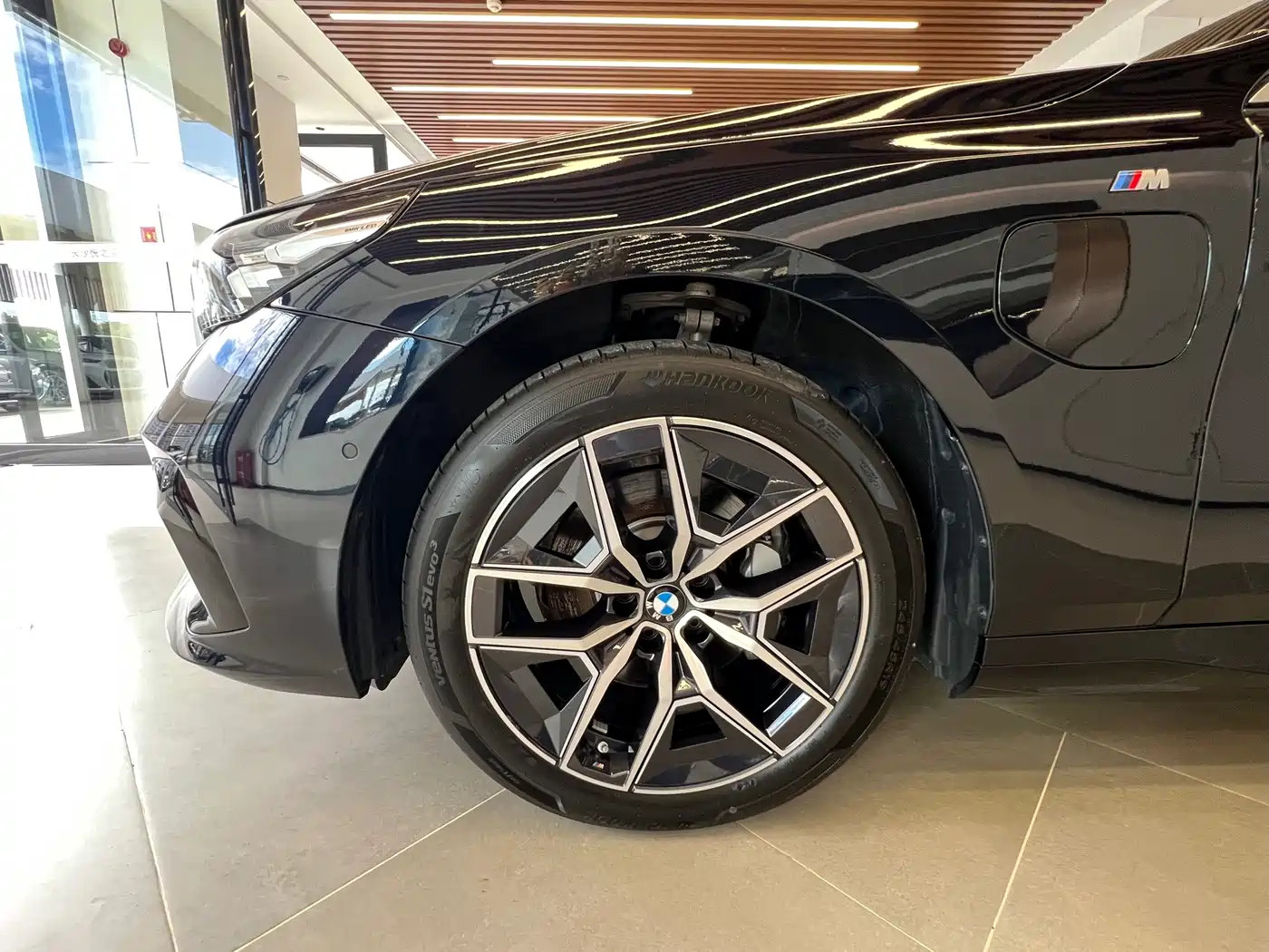 Photo 4 - BMW i5