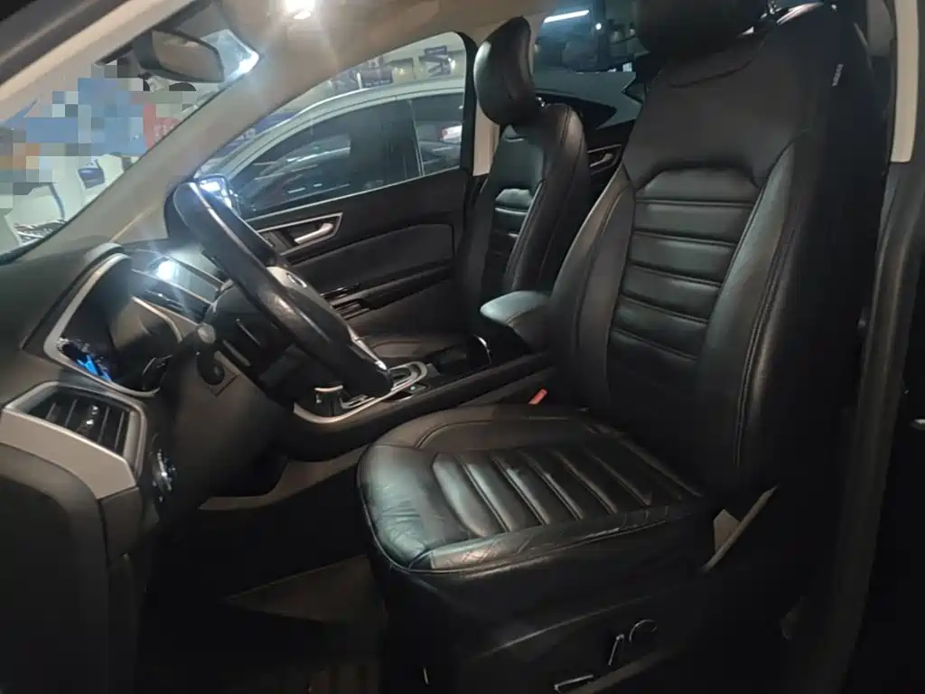 Фото 15 - Ford Edge
