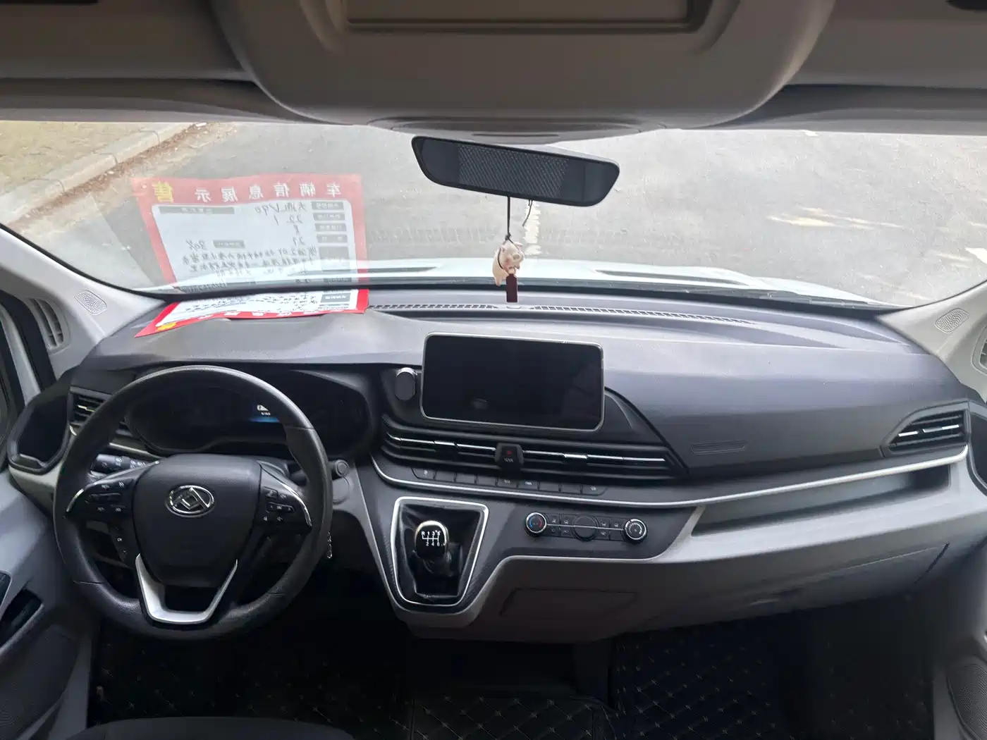 SAIC Maxus Xintu V90 2020 2.0T Manual YunJie Edition FWD Single Rear Tire Short Wheelbase Medium Roof 6-seater фото 10