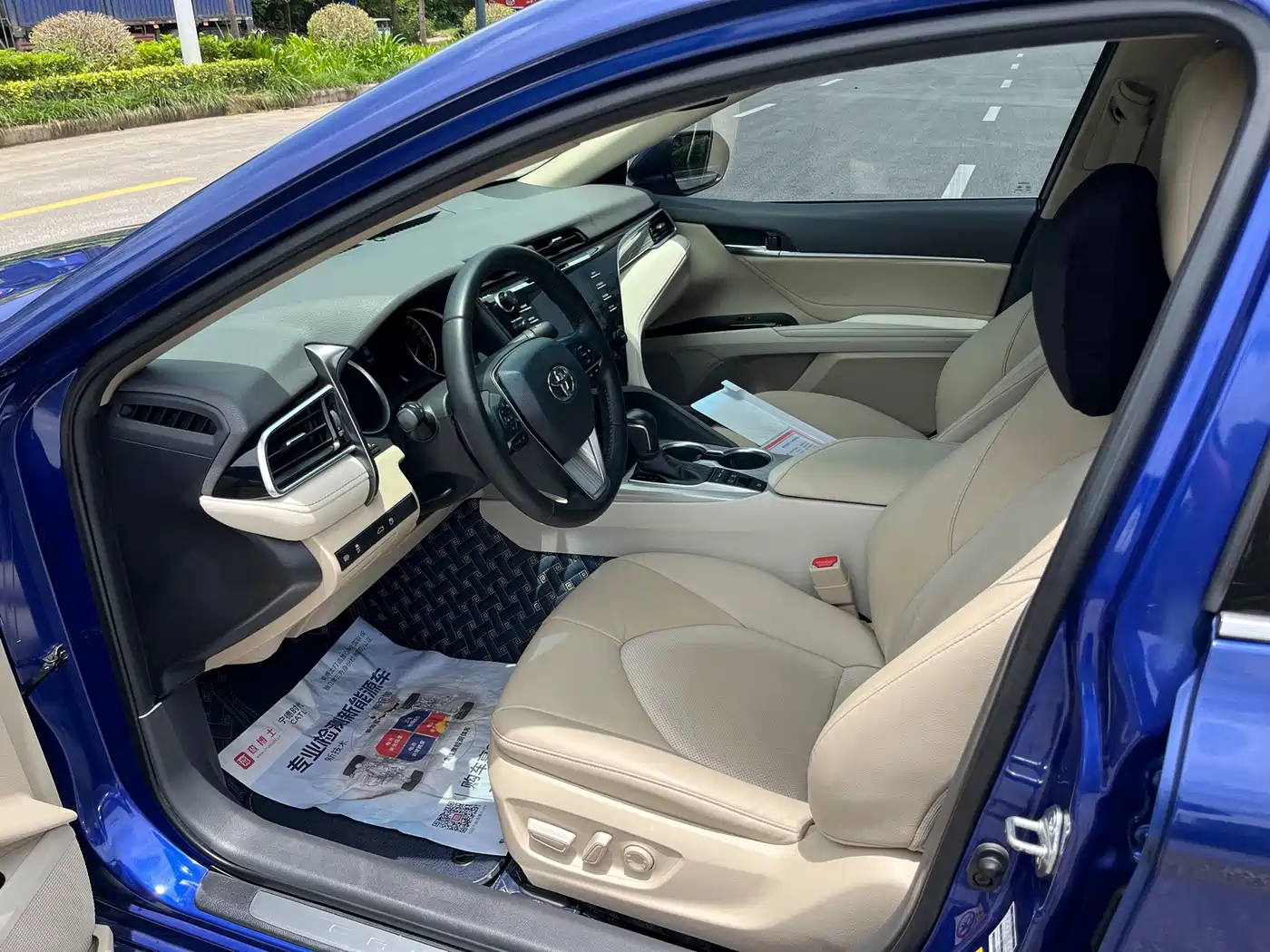 Photo 8 - Toyota Camry