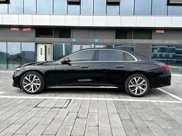 Mercedes-Benz E-Class 2024 E 300 L Fashion — фото 4
