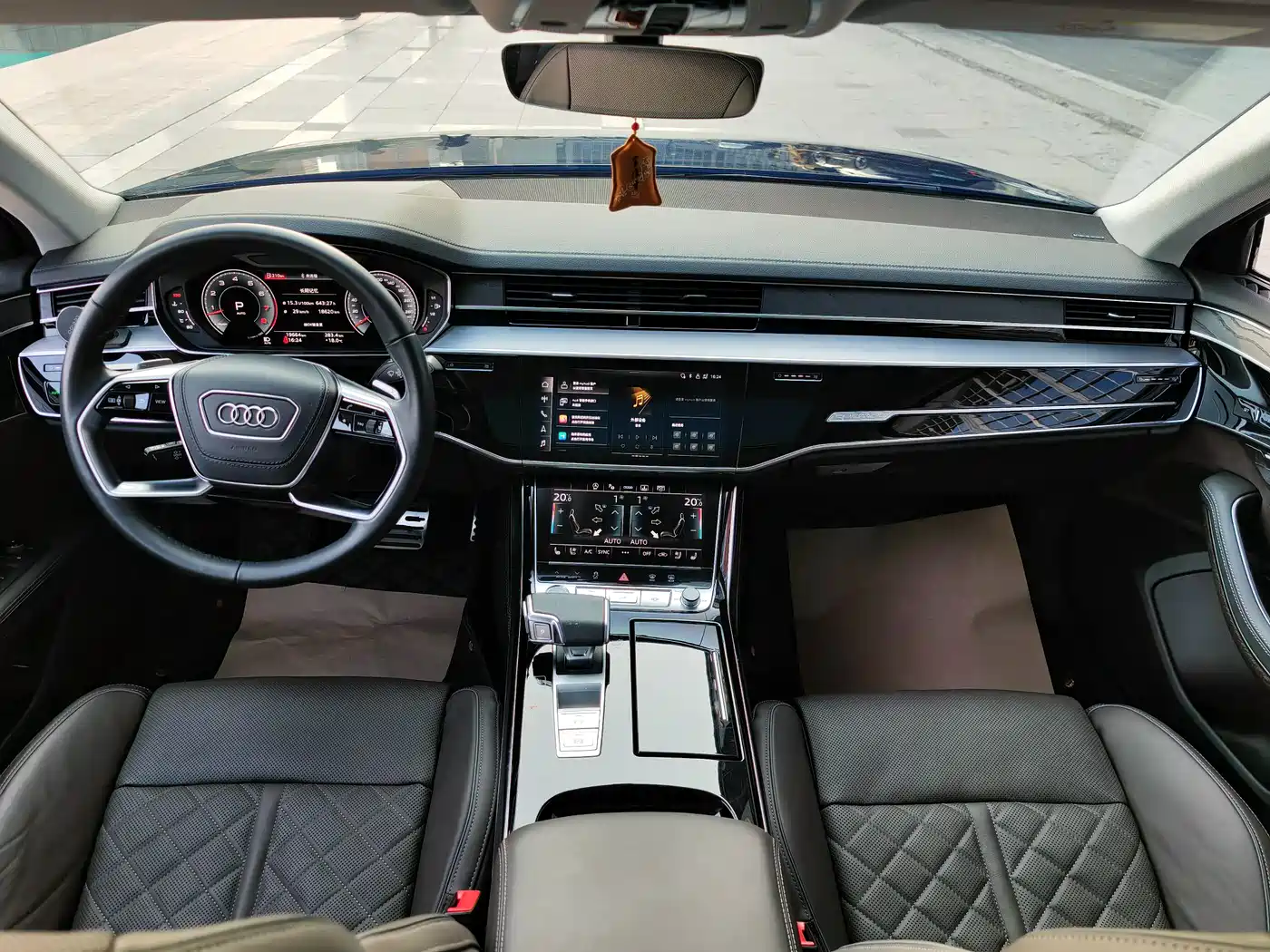 AUDI A8