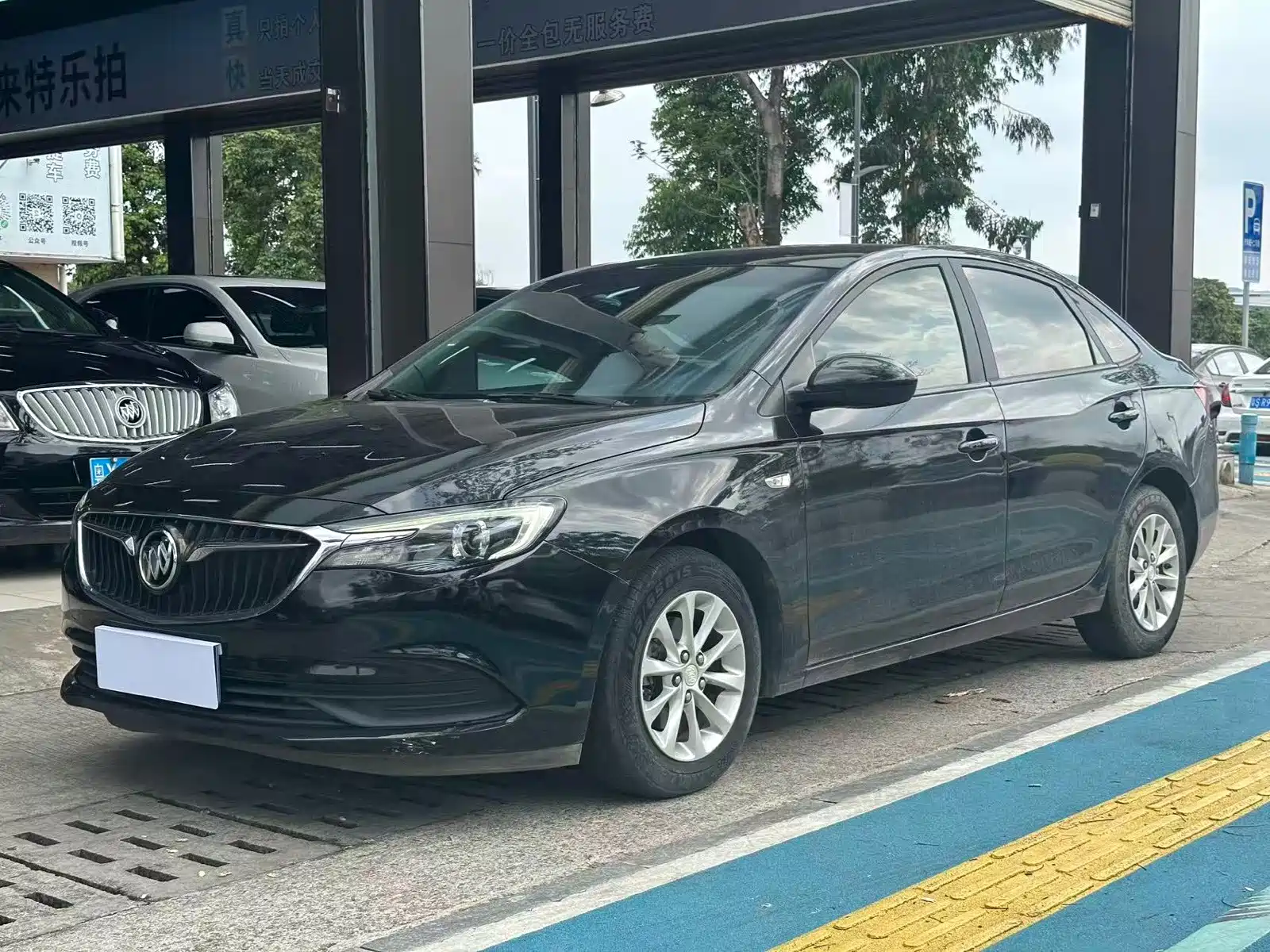 Photo 1 - Buick Excelle