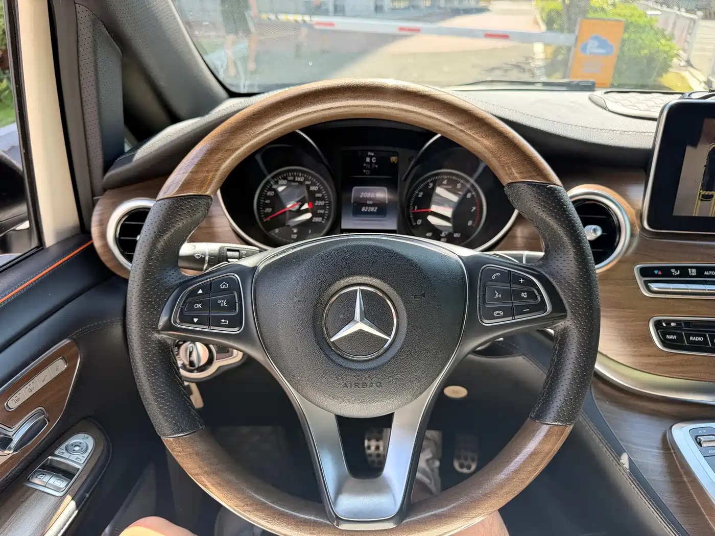 Mercedes-Benz V-Class 2017 2016 V 260 L Premium Long