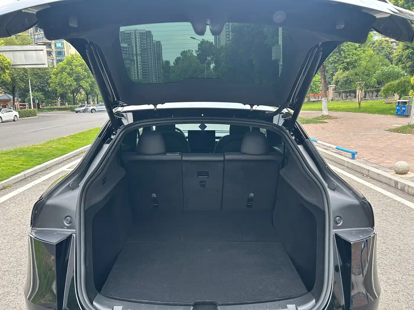Tesla Model Y 2026 2025 Rear-Wheel Drive