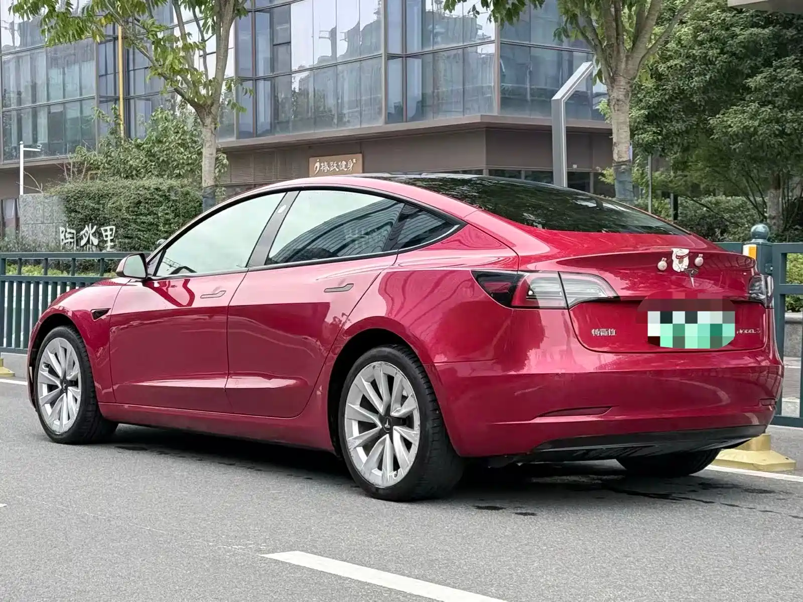 Фото 4 - Tesla Model 3