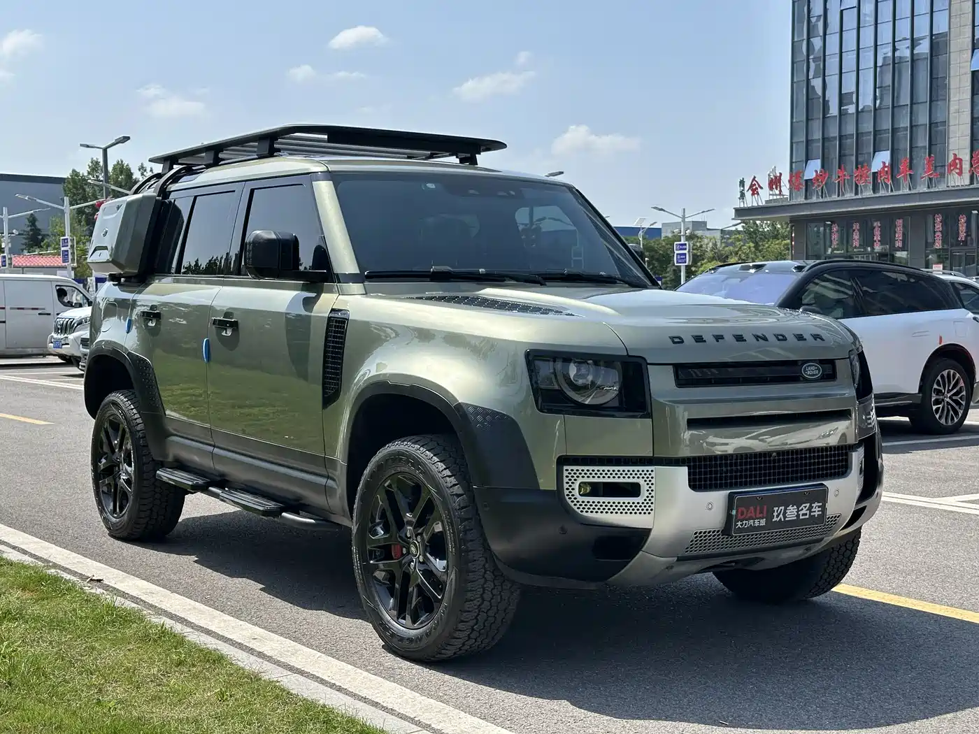 Land Rover Defender 2021 110 P400 Dark Special Edition фото 3