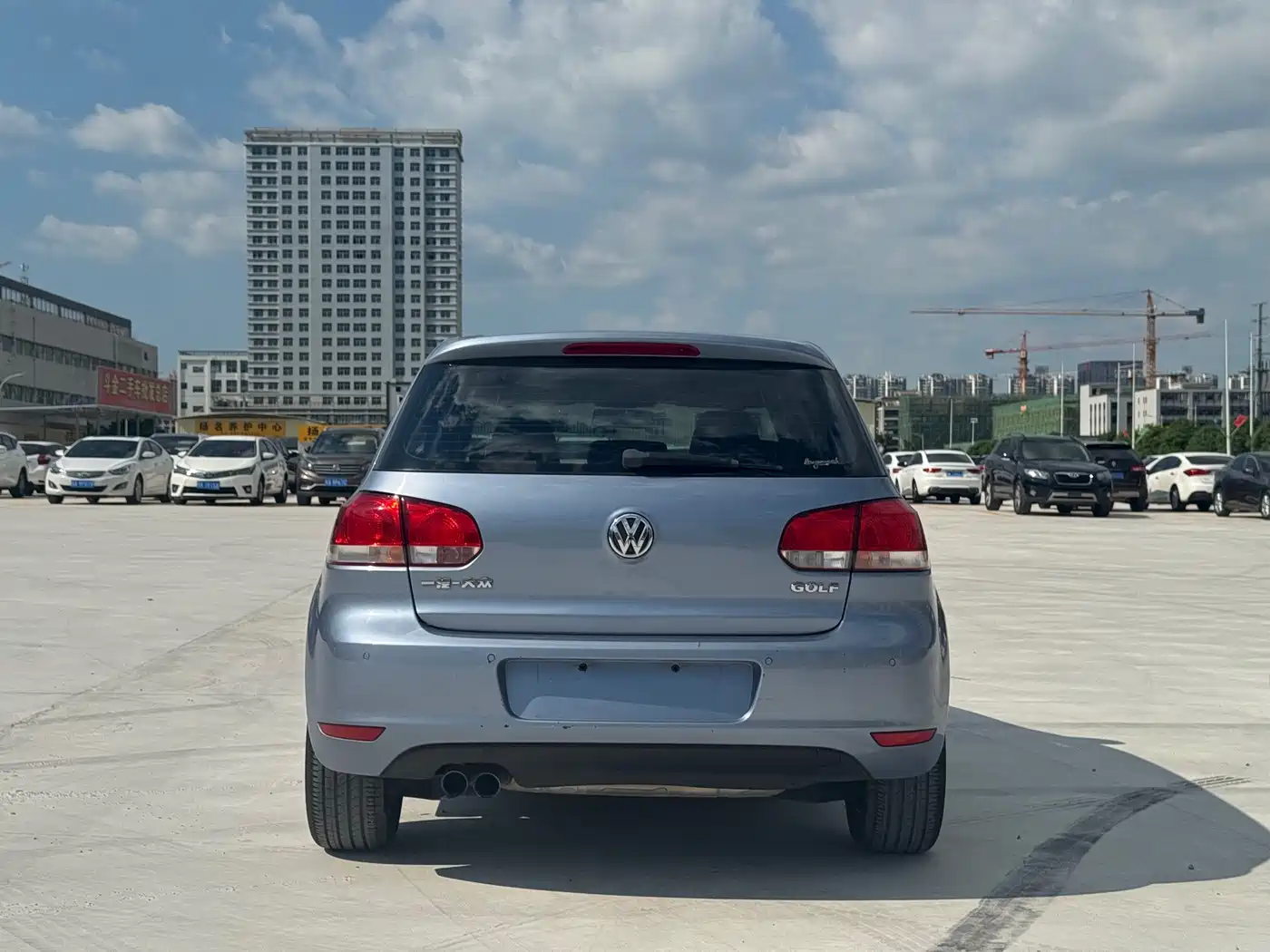 Photo 5 - Volkswagen Golf