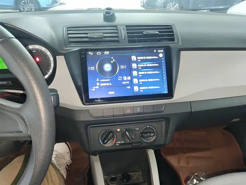 Škoda Fabia 2017 1.4L Auto Car Enjoy Edition фото 13