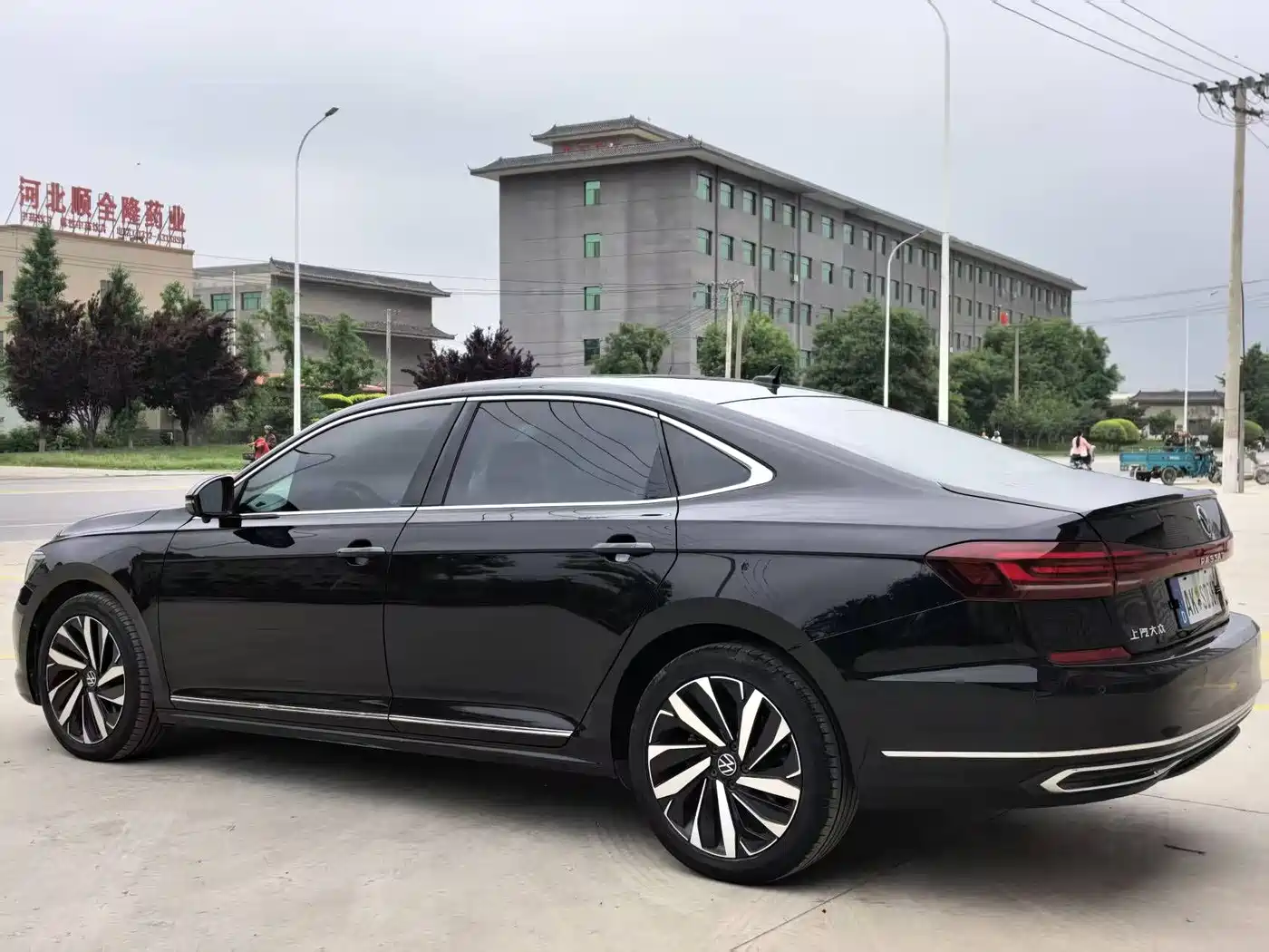 Volkswagen Passat 2023 330TSI Elite Edition фото 7