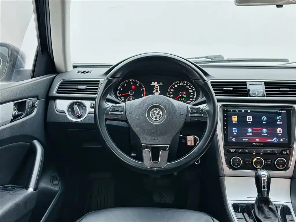 Volkswagen Passat 2015 1.8TSI Automatic Prestige Edition фото 17