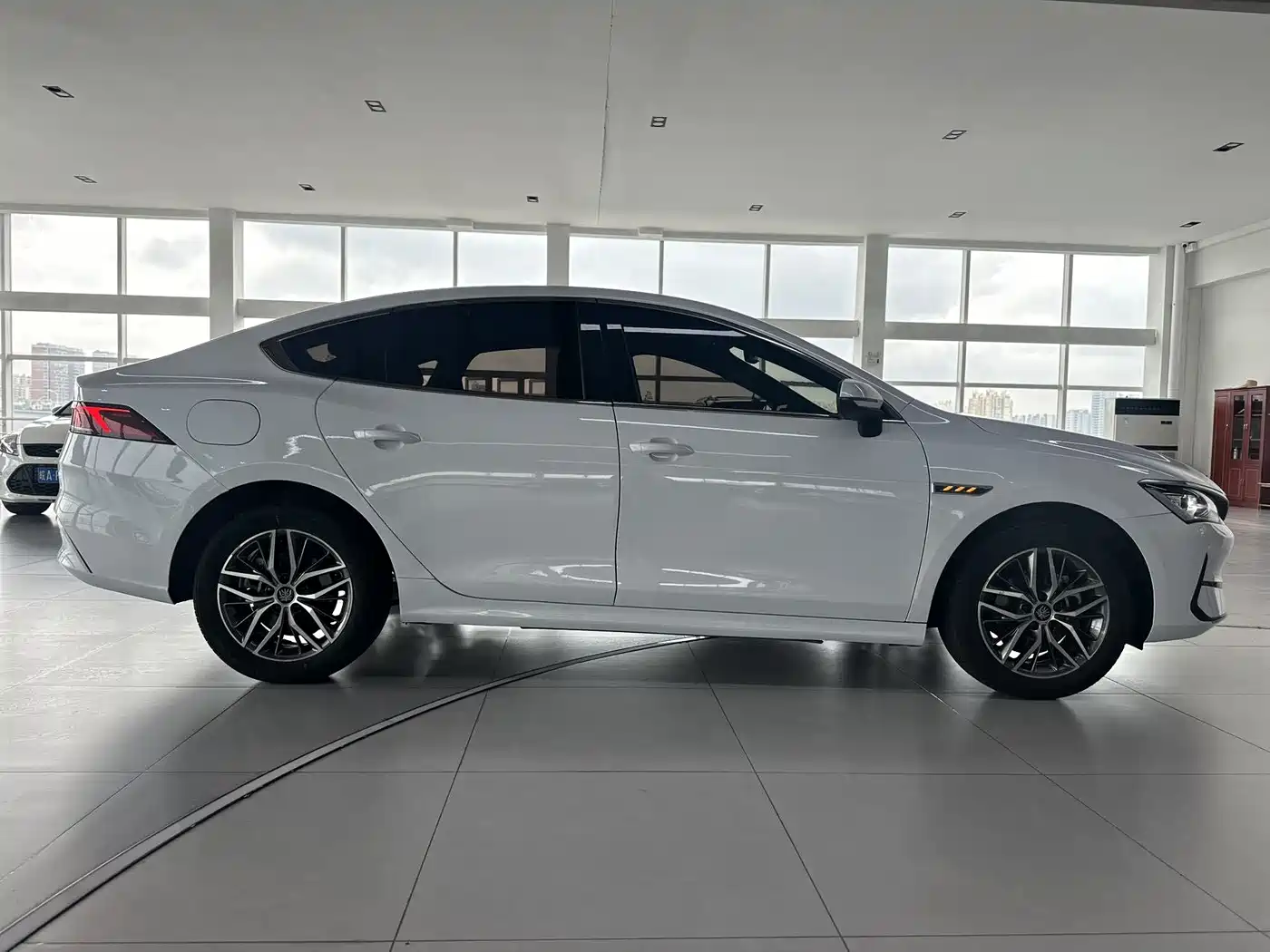 BYD Qin PLUS 2023 Champion Edition EV 420KM Leading Type фото 4