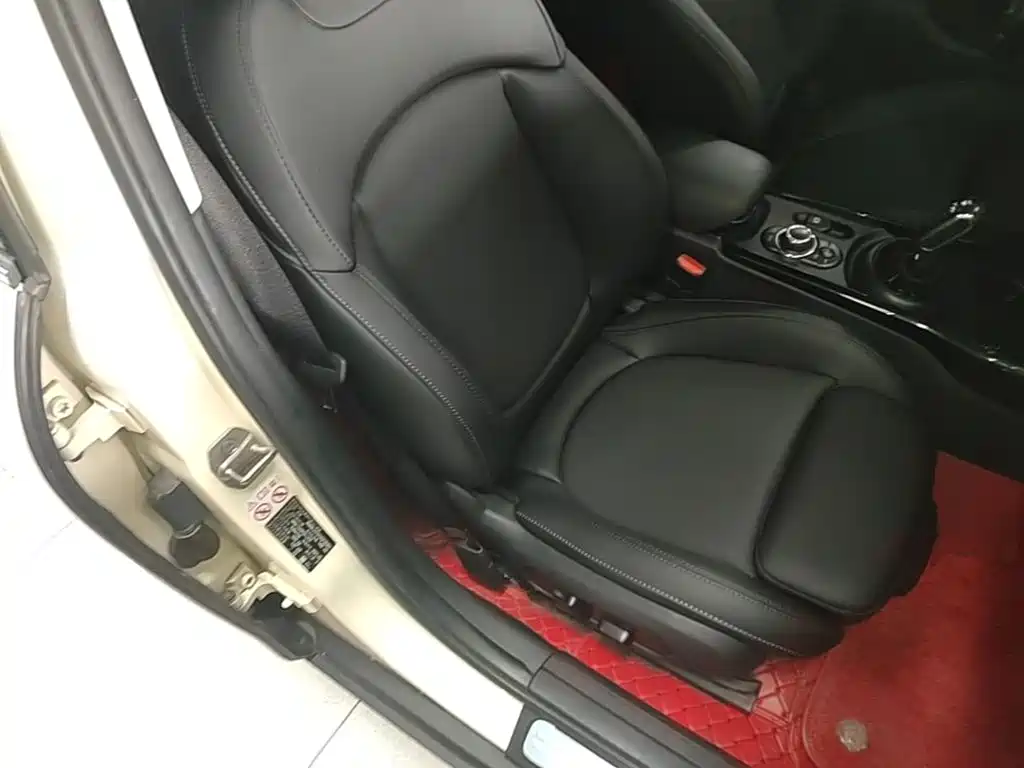 Фото 25 - MINI CLUBMAN