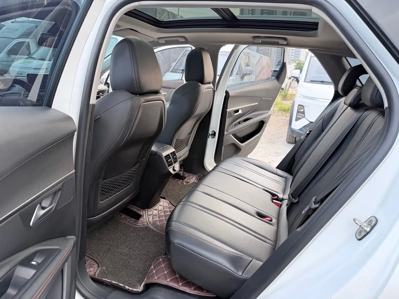 Photo 10 - Peugeot 4008