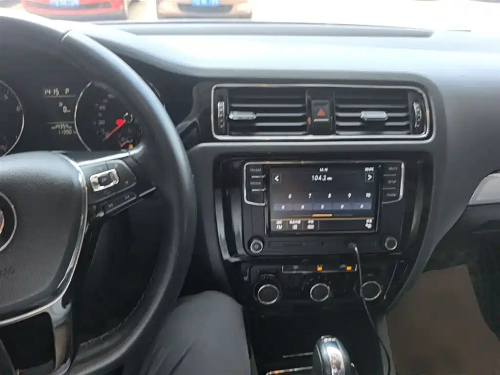 Volkswagen Sagitar 2017 230TSI Automatic Comfort фото 10