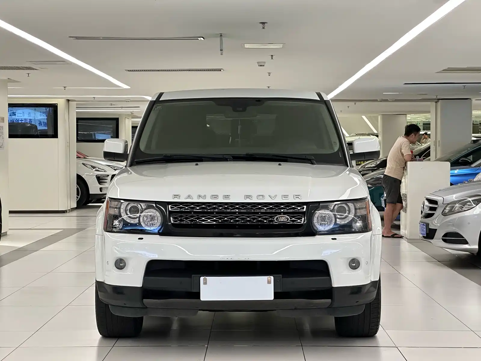 Photo 2 - Land Rover Range Rover Sport