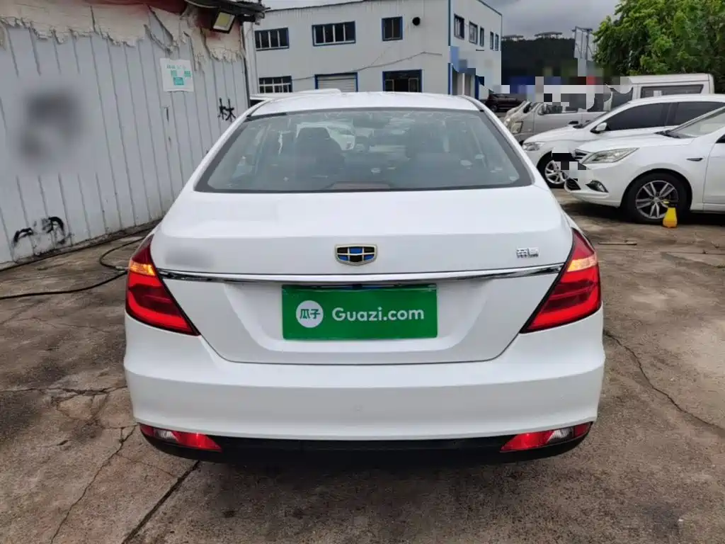 Фото 6 - Geely Emgrand