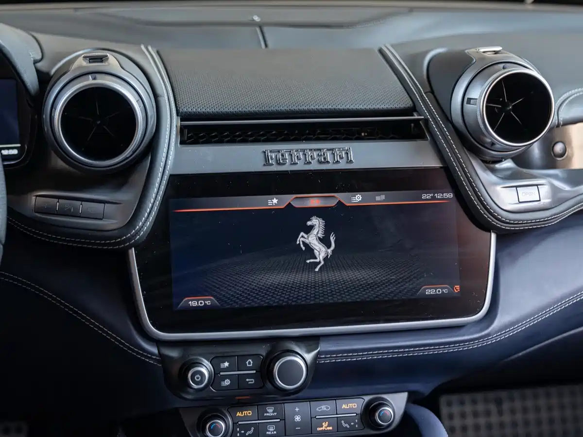 Ferrari GTC4Lusso 2017 2016 6.3L V12