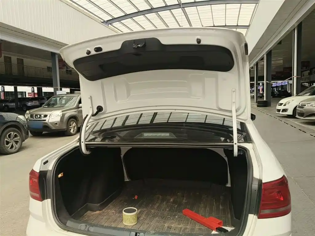 Volkswagen Lavida 2017 1.6L Automatic Comfort Edition фото 19
