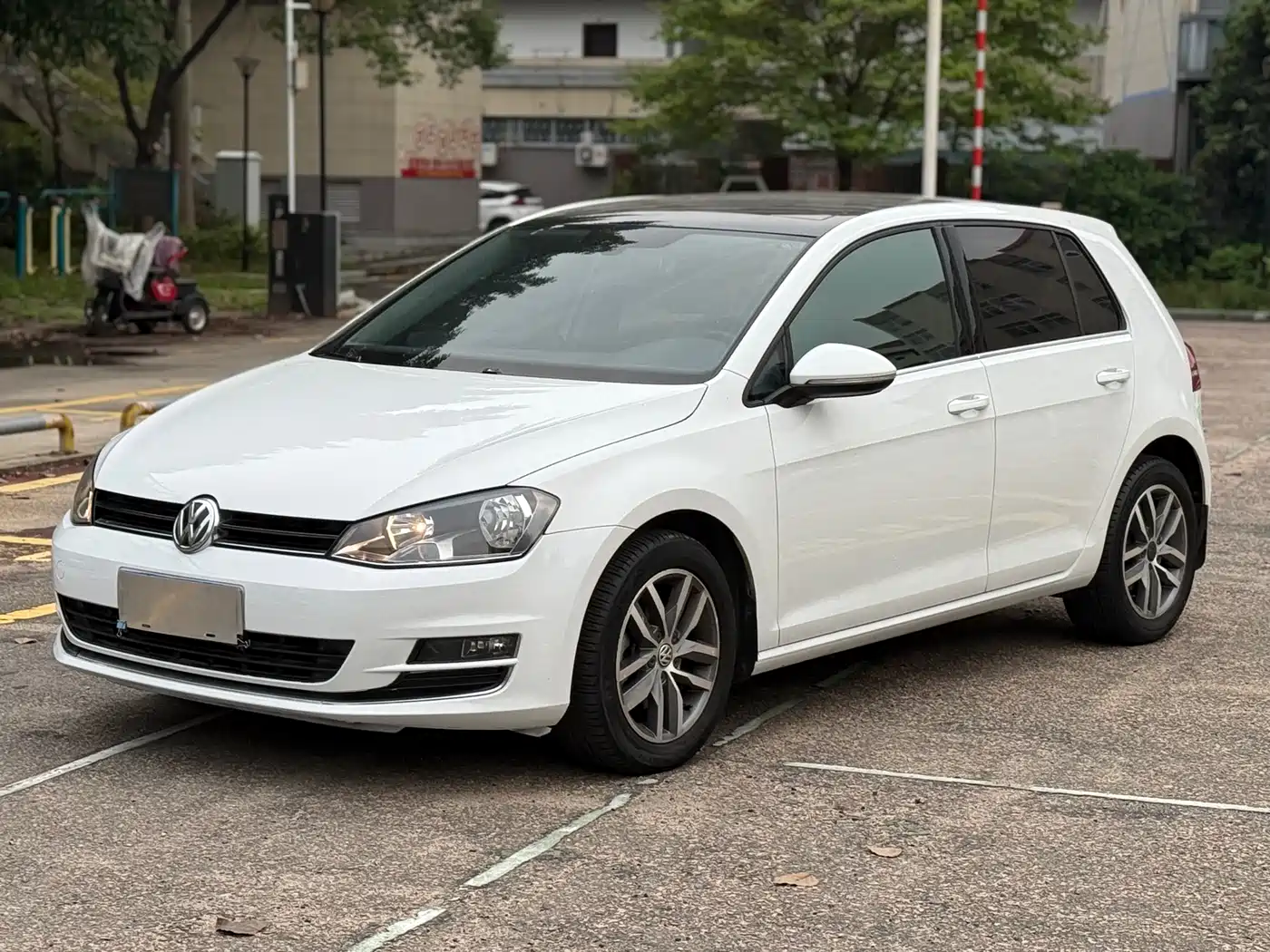 VOLKSWAGEN GOLF