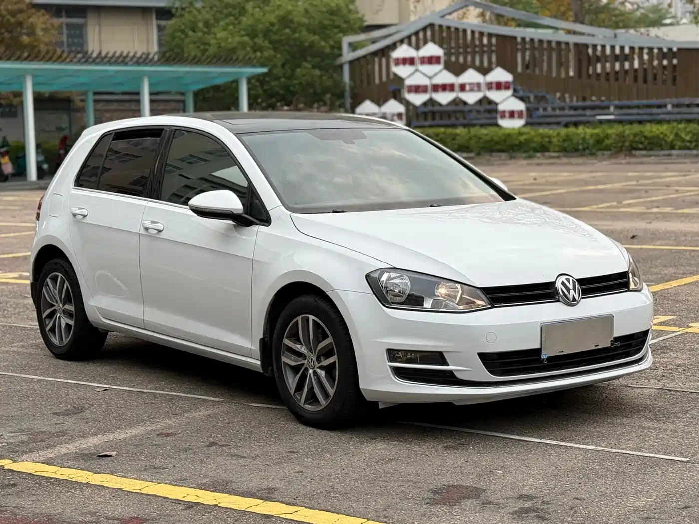VOLKSWAGEN GOLF