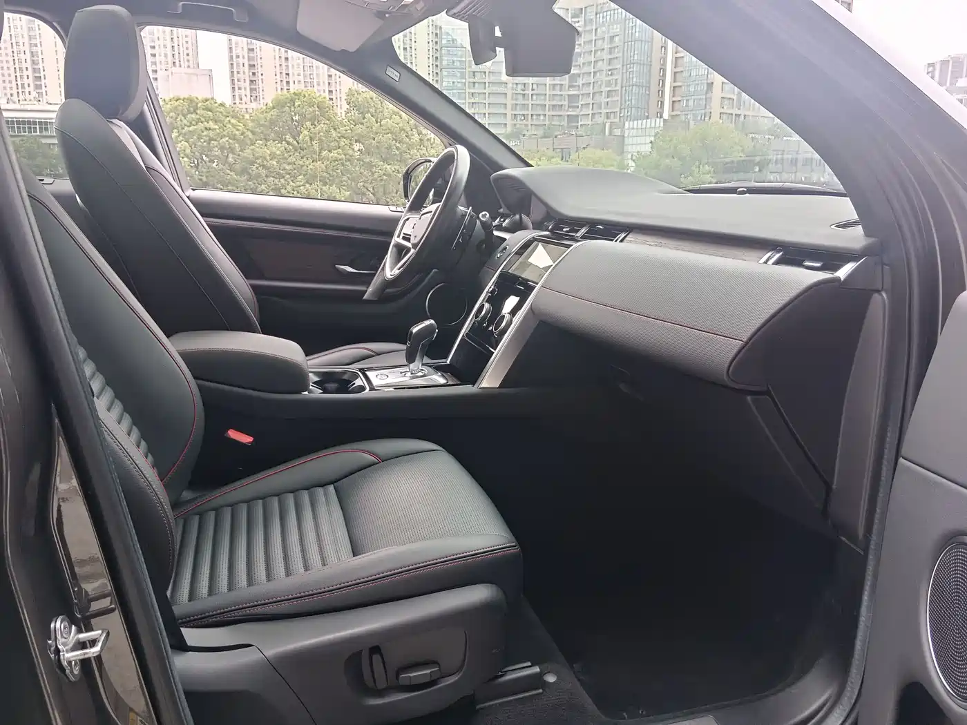 Land Rover Discovery Sport 2022 Model 249PS R-Dynamic S Performance Edition 5-Seater фото 12