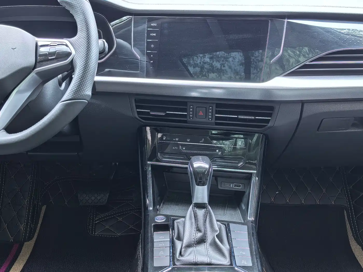 Volkswagen Passat 2023 330TSI Luxury Edition фото 17