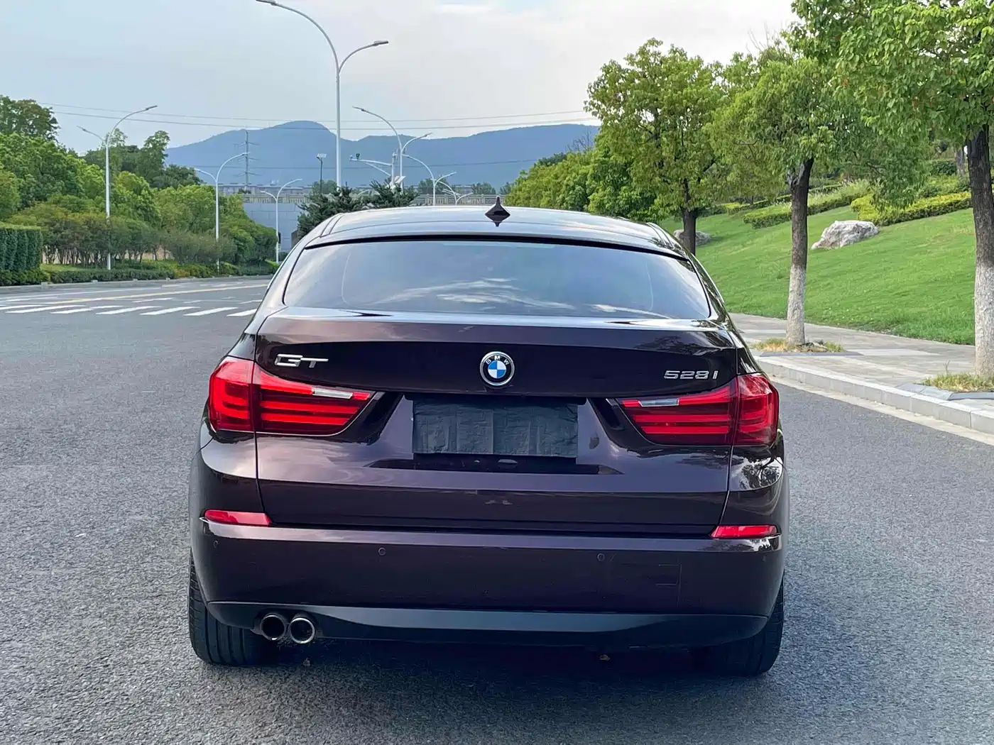BMW 5 Series GT 2015 528i Leading фото 16