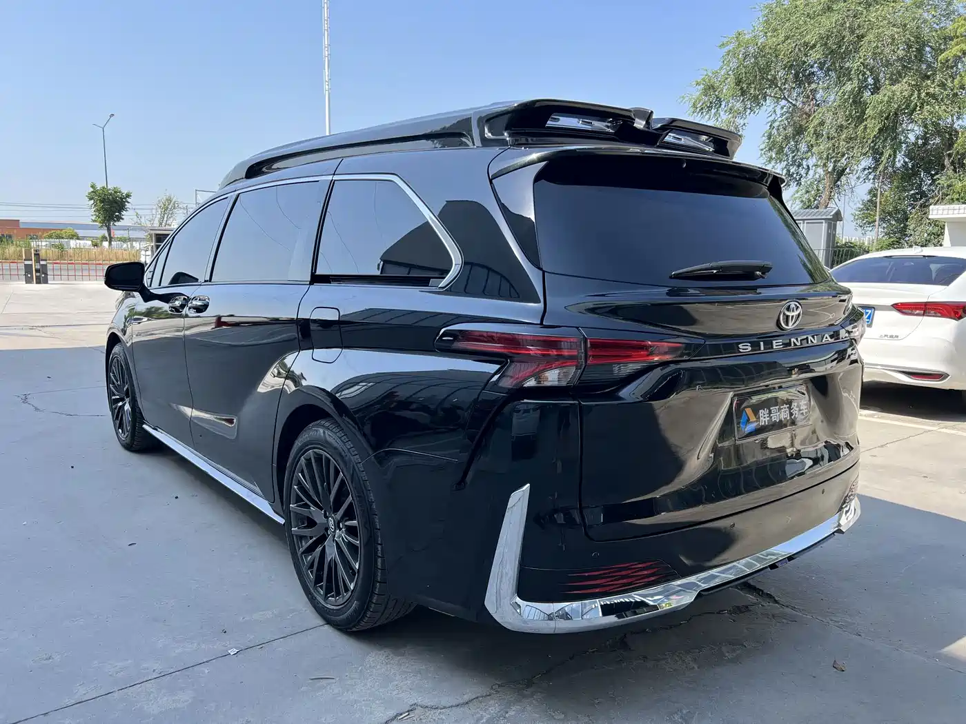 Huadong Auto Huadong Business Van 2026 2025 2.5L Hybrid High Roof Comfort