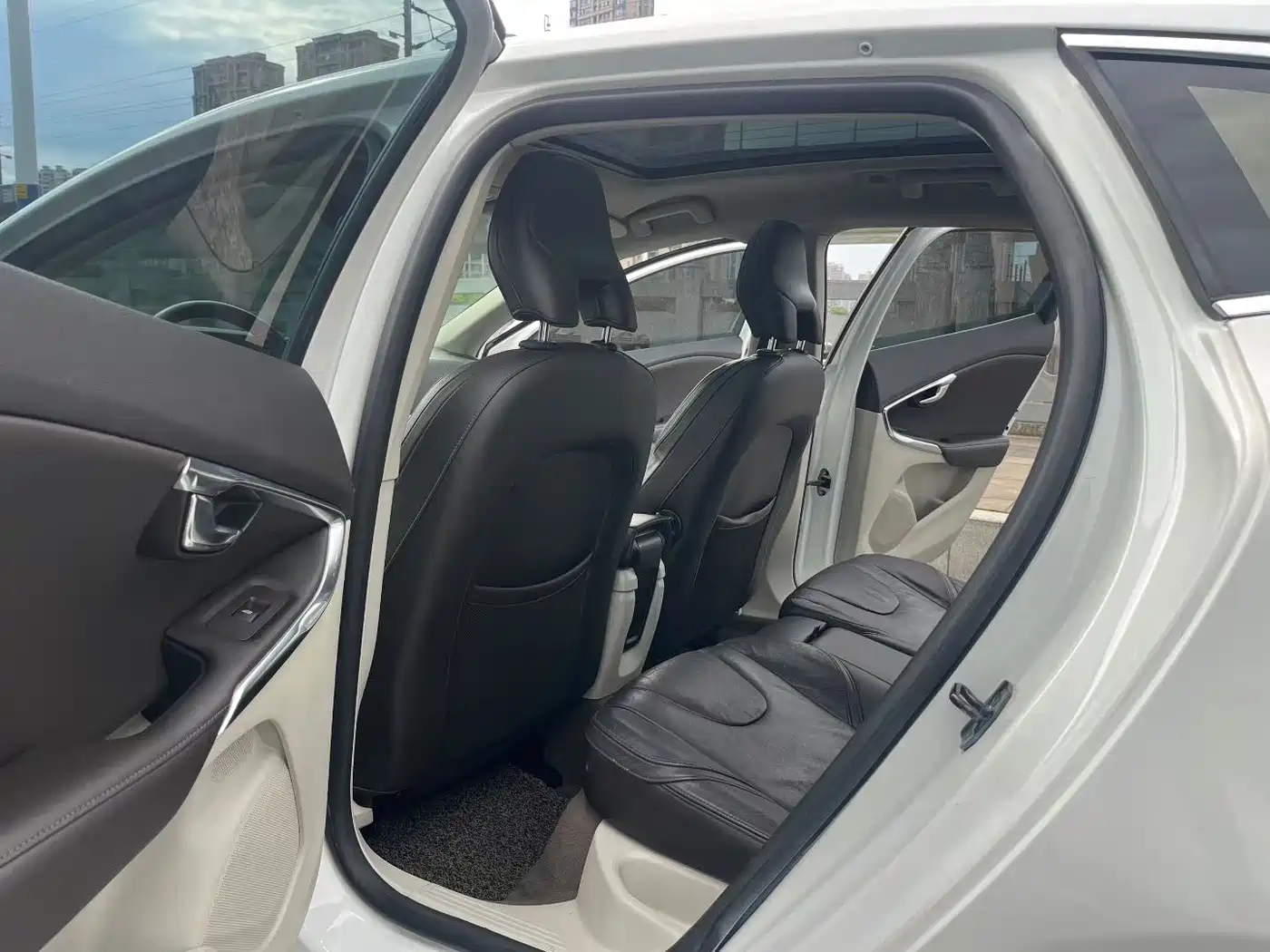 Volvo V40 2013 2014 2.0T Zhiya Edition