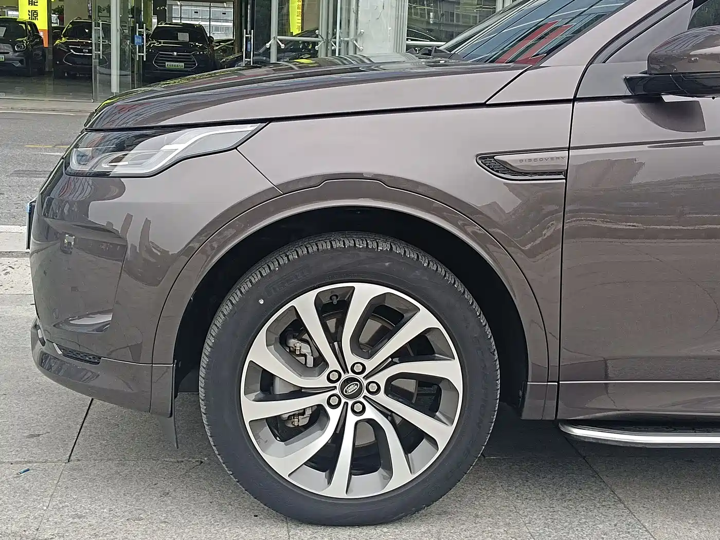 Land Rover Discovery Sport 2022 Model 249PS R-Dynamic S Performance Edition 5-Seater фото 4