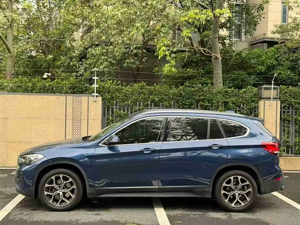 BMW X1 2021 sDrive25Li Leading фото 2