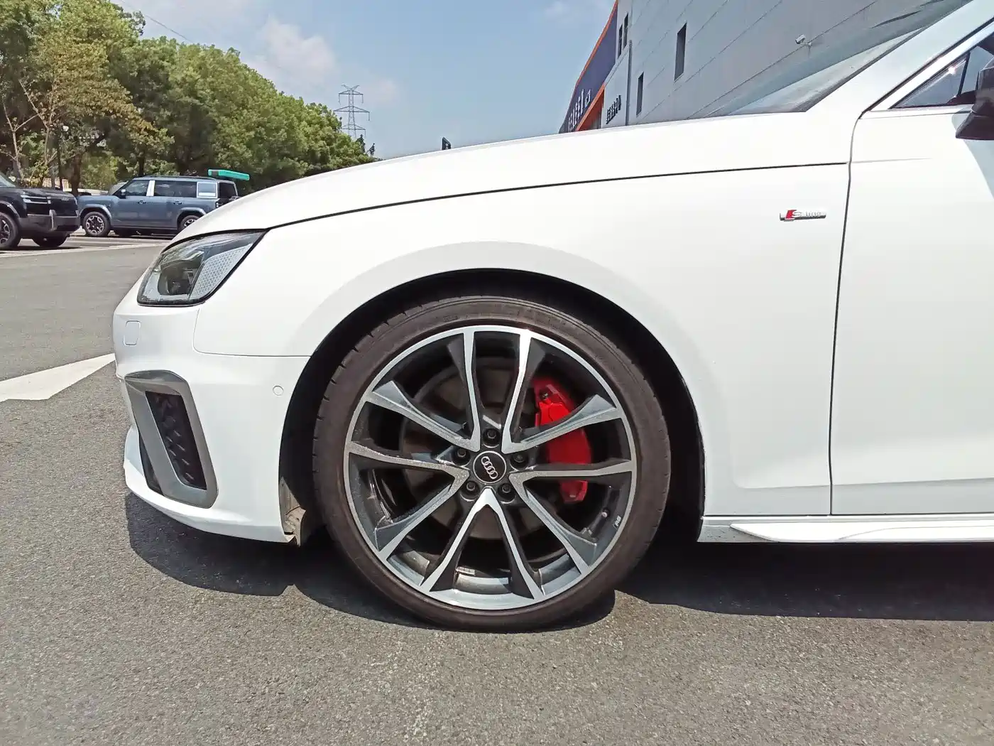 Фото 4 - Audi A4L