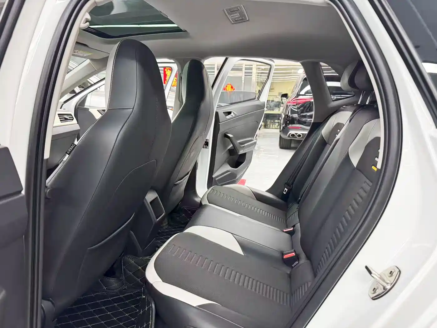 Volkswagen Polo 2024 2023 Facelift Plus 1.5L Auto Chroma Tech Edition