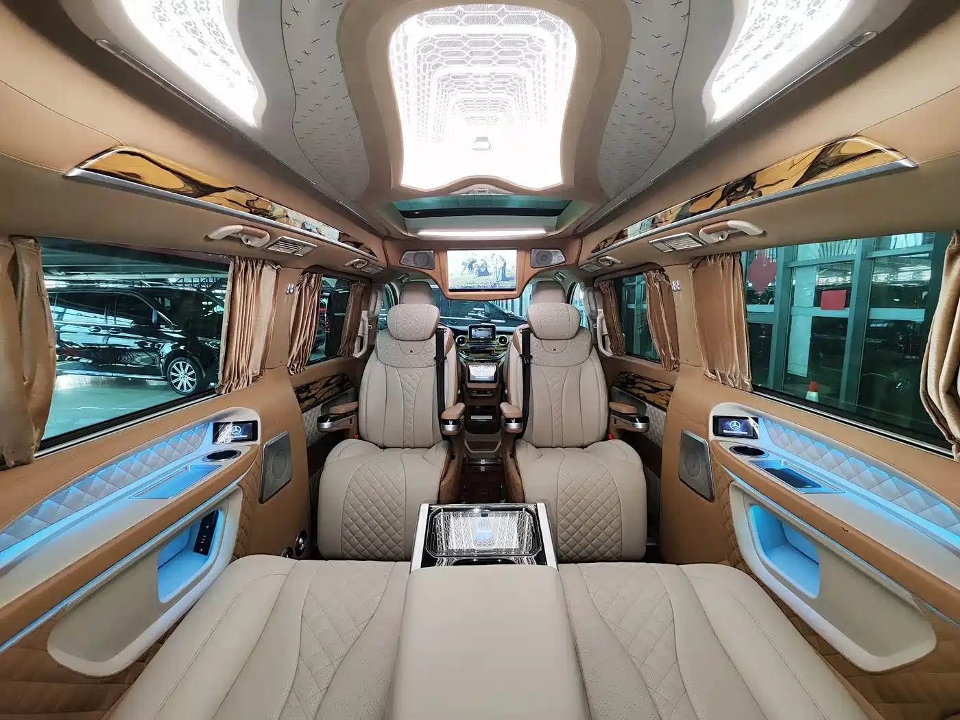 Mercedes-Benz V-Class 2018 V 260 L Premium Long Wheelbase Edition China VI фото 11