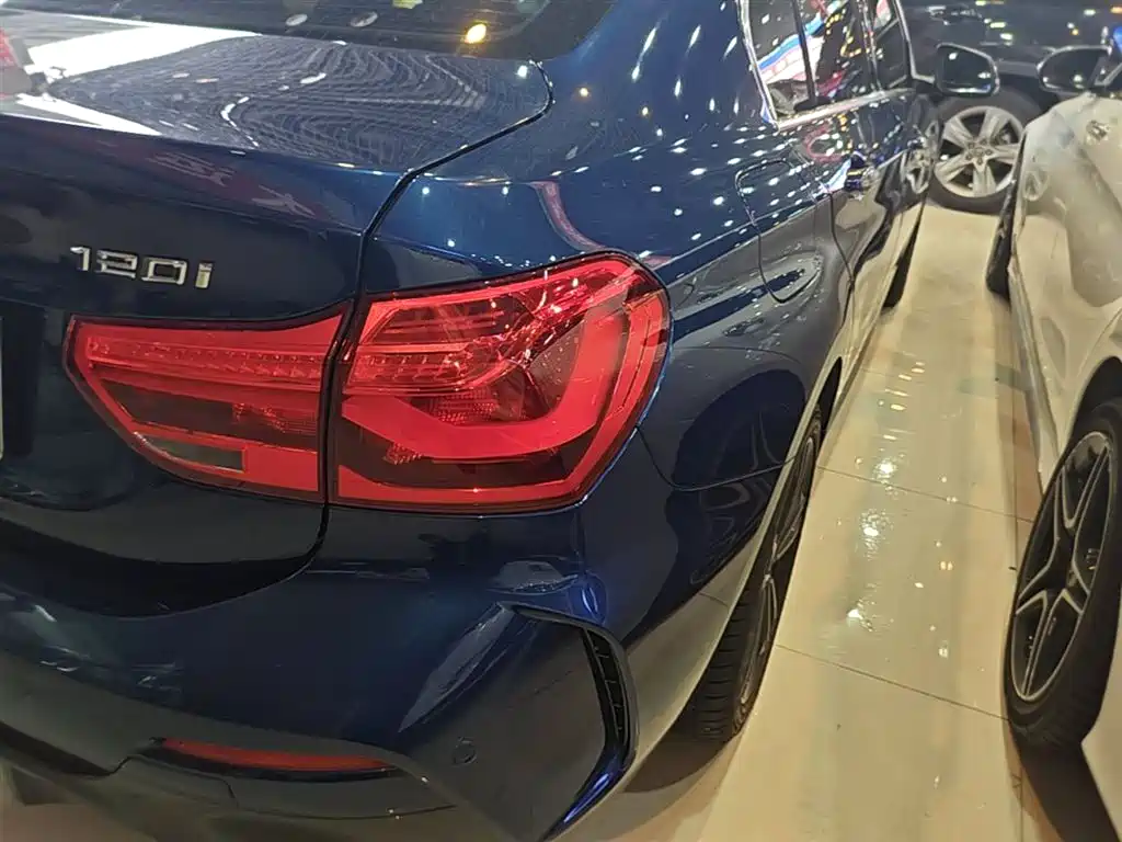 BMW 1-SERIES