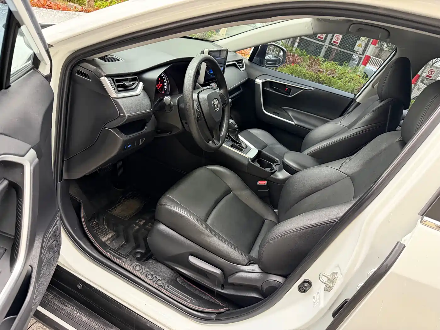 Toyota Wildlander 2022 2.0L CVT FWD Leading Edition фото 4