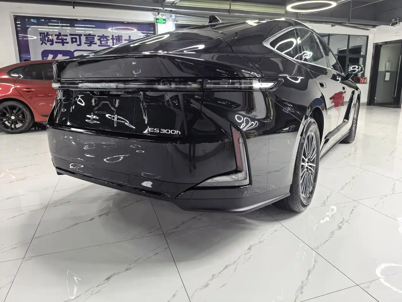 Lexus ES 2025 Model 300h Base Version фото 4