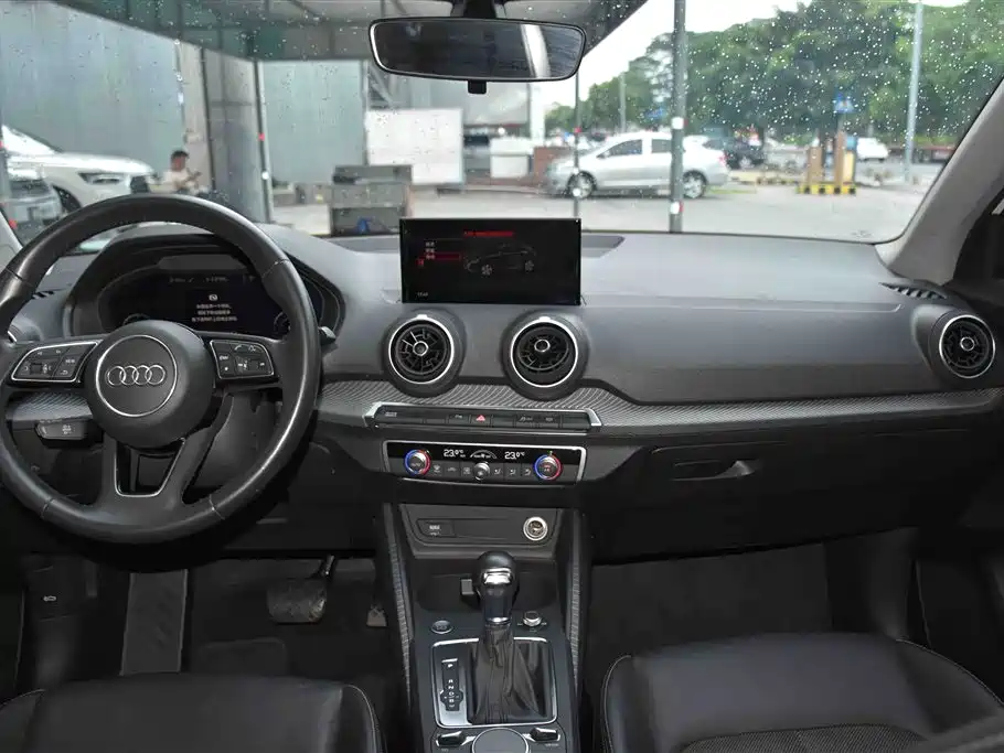 AUDI Q2L E TRON