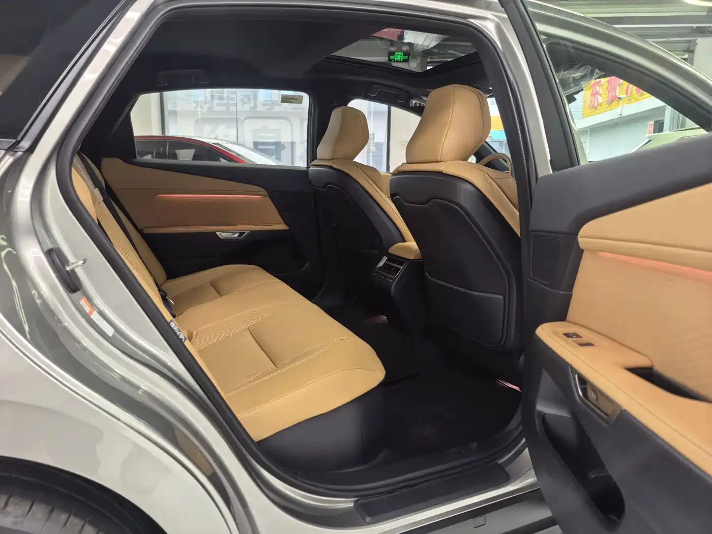 Lexus ES 2025 Model 300h Base Version фото 16