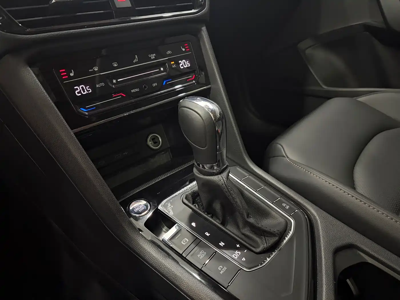 Volkswagen Tharu 2022 280TSI FWD Luxury Edition фото 12